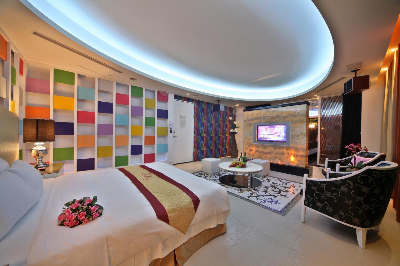 Lanshy Motel Taichung Buitenkant foto