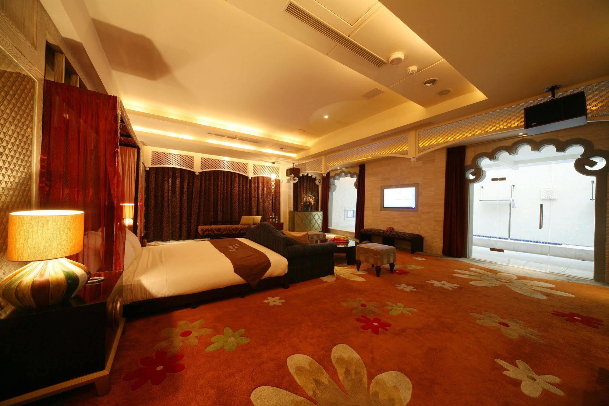 Lanshy Motel Taichung Buitenkant foto