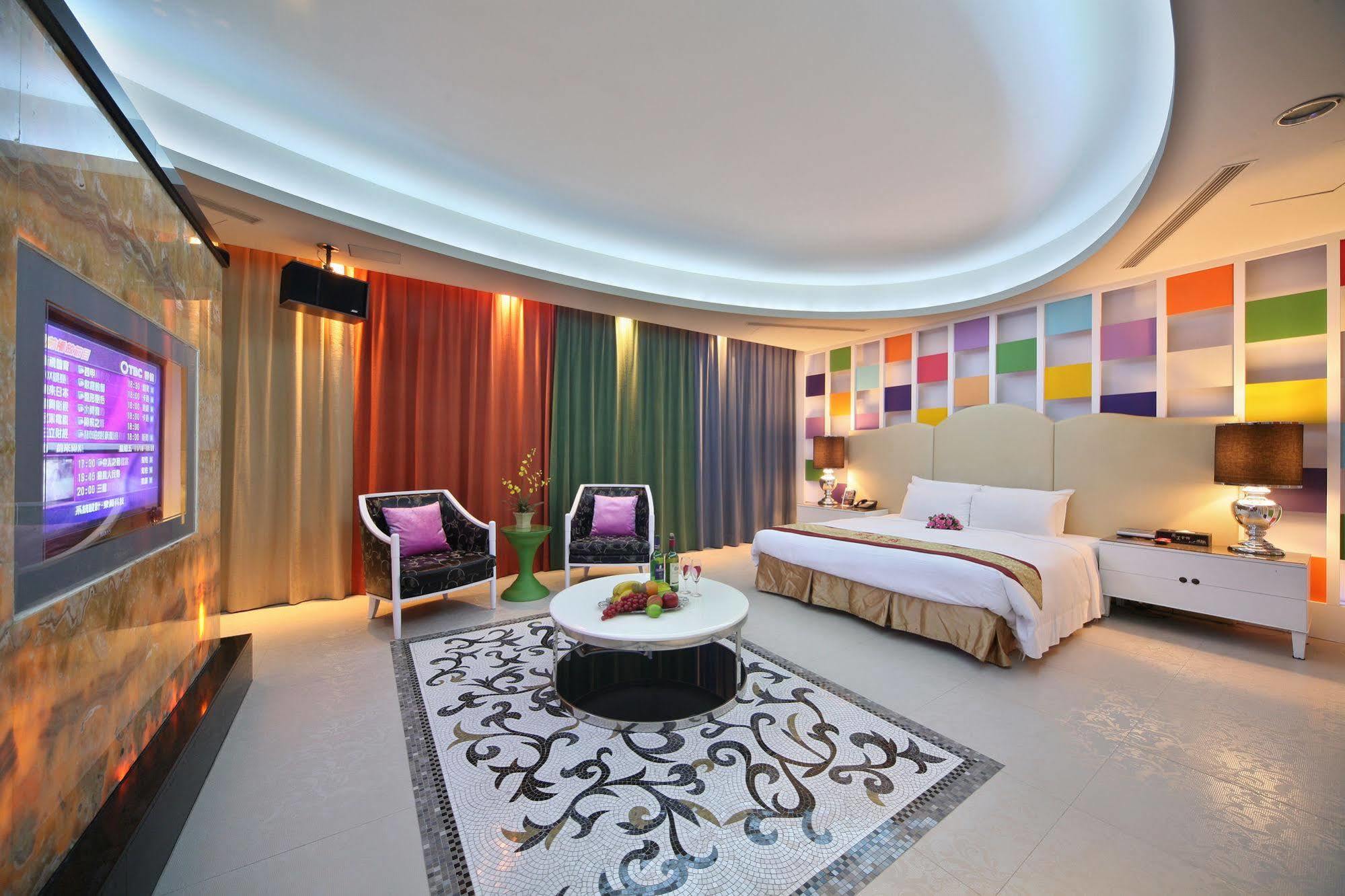 Lanshy Motel Taichung Buitenkant foto