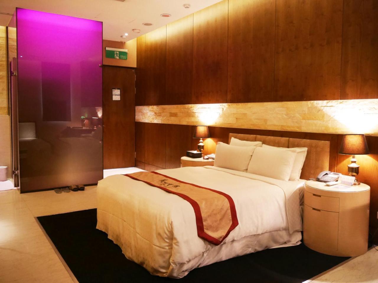 Lanshy Motel Taichung Buitenkant foto