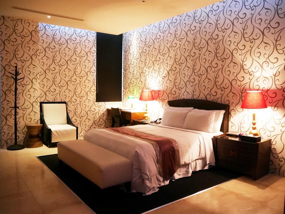 Lanshy Motel Taichung Buitenkant foto
