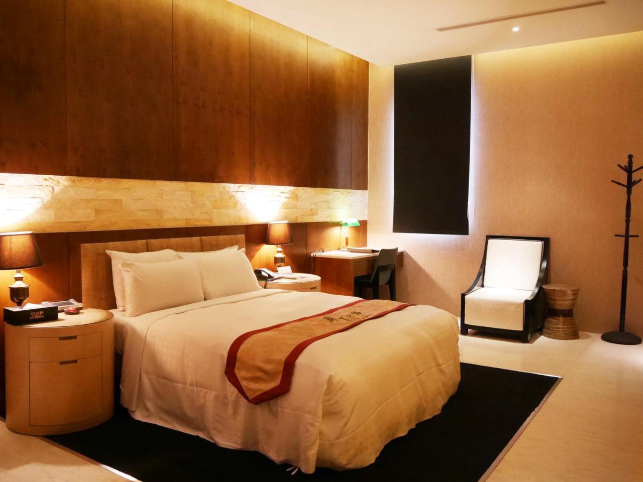 Lanshy Motel Taichung Buitenkant foto